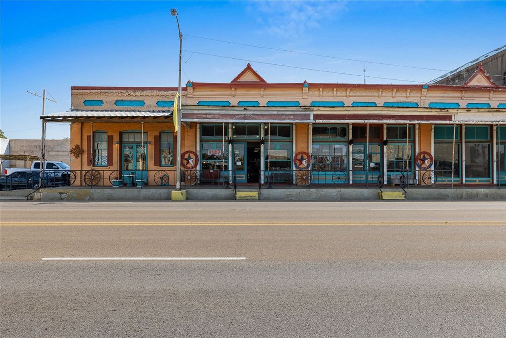 404 Main, Calvert, TX 77837