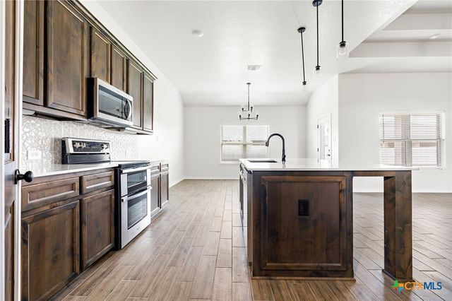 604 Dred Roger Circle, Killeen, TX 76542