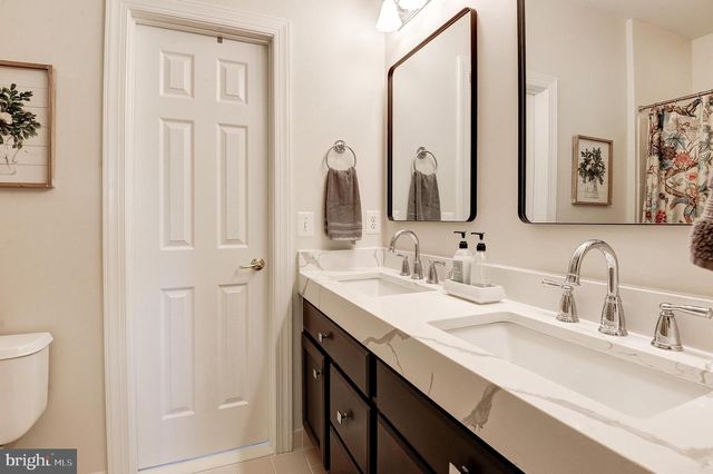 16555 CHESTNUT OVERLOOK DR, Purcellville, VA 20132