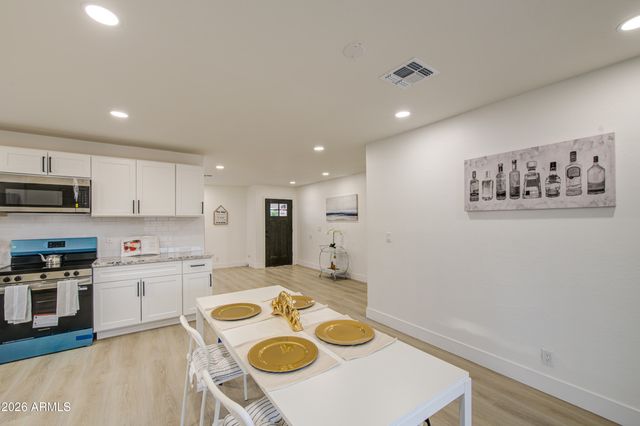 6427 W LAWRENCE Road, Glendale, AZ 85301