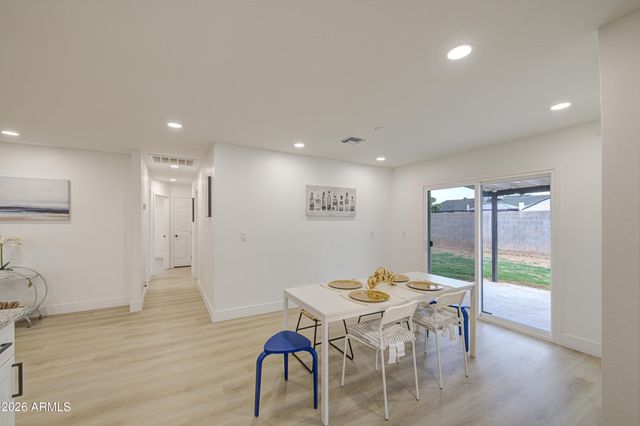 6427 W LAWRENCE Road, Glendale, AZ 85301