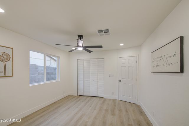 6427 W LAWRENCE Road, Glendale, AZ 85301
