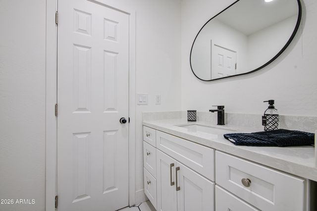 6427 W LAWRENCE Road, Glendale, AZ 85301