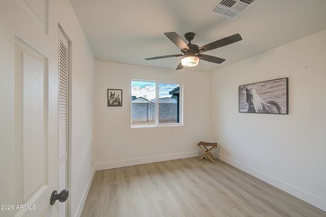 6427 W LAWRENCE Road, Glendale, AZ 85301