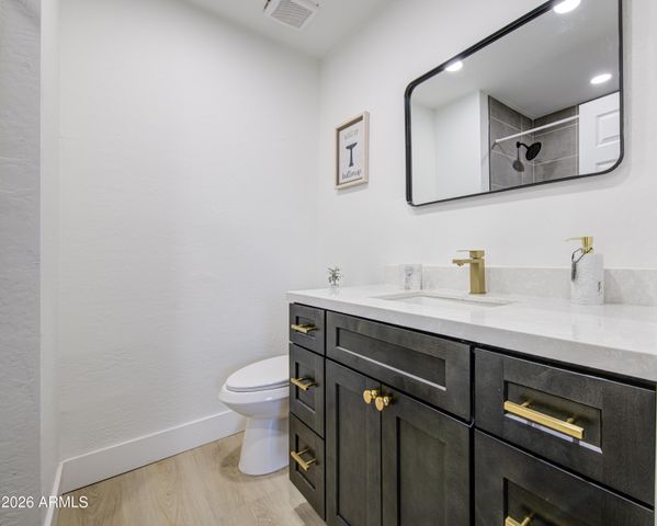 6427 W LAWRENCE Road, Glendale, AZ 85301