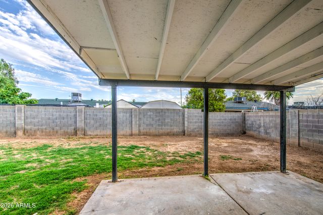 6427 W LAWRENCE Road, Glendale, AZ 85301
