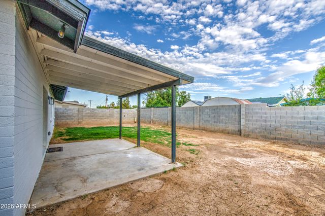 6427 W LAWRENCE Road, Glendale, AZ 85301