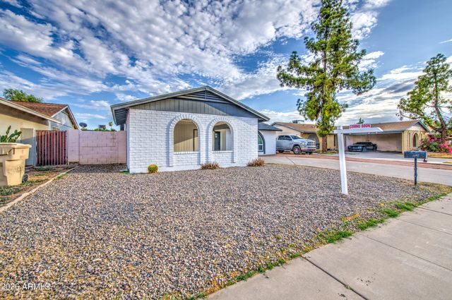 6427 W LAWRENCE Road, Glendale, AZ 85301
