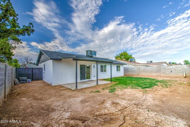 6427 W LAWRENCE Road, Glendale, AZ 85301