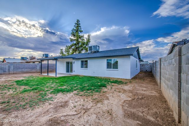 6427 W LAWRENCE Road, Glendale, AZ 85301