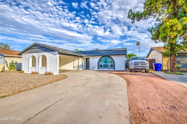 6427 W LAWRENCE Road, Glendale, AZ 85301