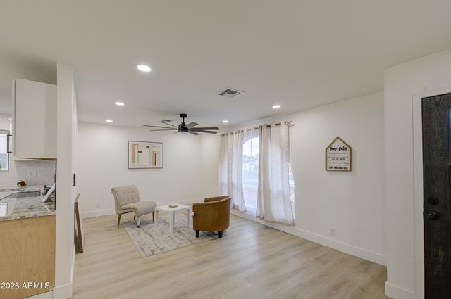 6427 W LAWRENCE Road, Glendale, AZ 85301