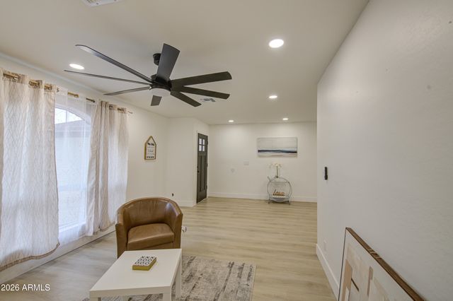 6427 W LAWRENCE Road, Glendale, AZ 85301