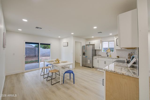 6427 W LAWRENCE Road, Glendale, AZ 85301
