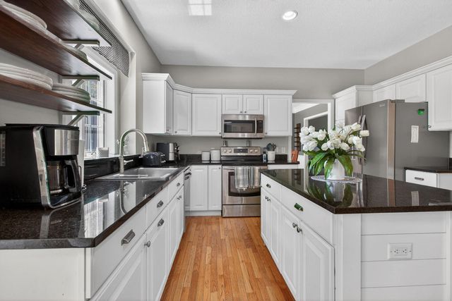 2611 Heather Glen Circle, Bettendorf, IA 52722