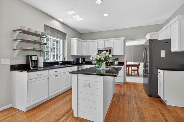 2611 Heather Glen Circle, Bettendorf, IA 52722