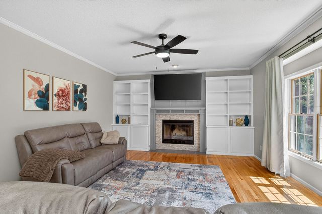 2611 Heather Glen Circle, Bettendorf, IA 52722