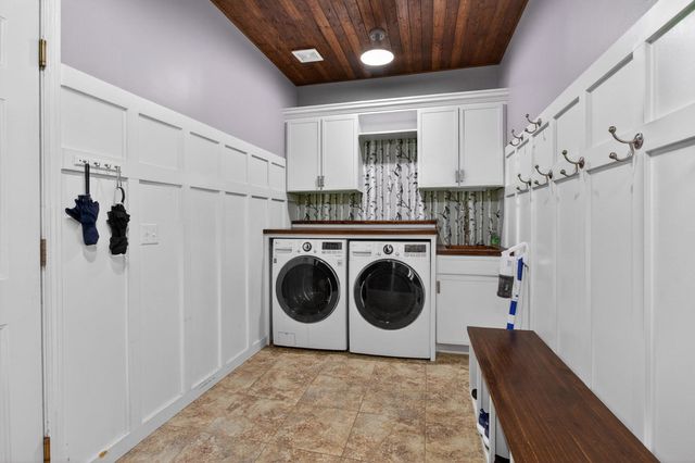 2611 Heather Glen Circle, Bettendorf, IA 52722