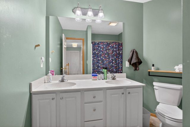 2611 Heather Glen Circle, Bettendorf, IA 52722
