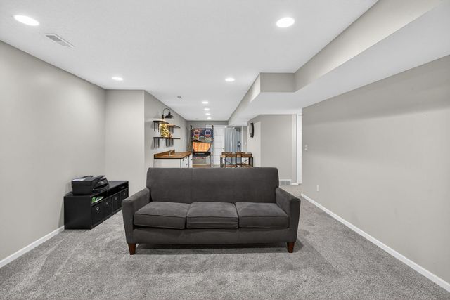 2611 Heather Glen Circle, Bettendorf, IA 52722