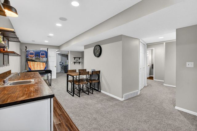 2611 Heather Glen Circle, Bettendorf, IA 52722