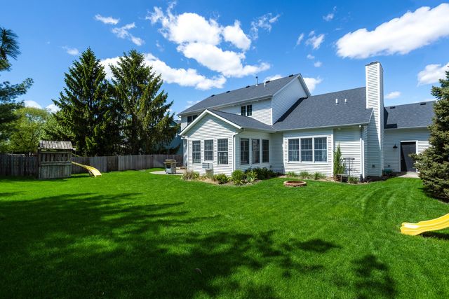2611 Heather Glen Circle, Bettendorf, IA 52722
