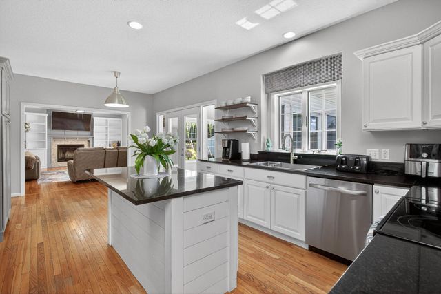2611 Heather Glen Circle, Bettendorf, IA 52722