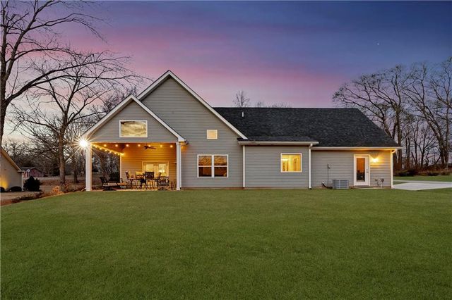 40 E Second Street, Newnan, GA 30263