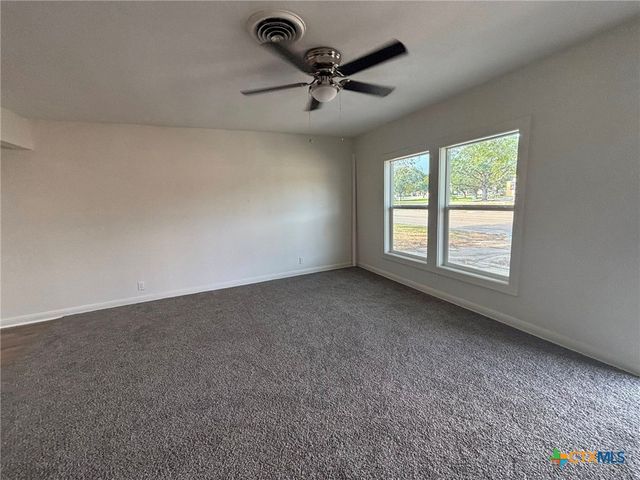 2111 E Red River Street, Victoria, TX 77901