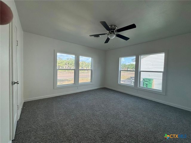 2111 E Red River Street, Victoria, TX 77901