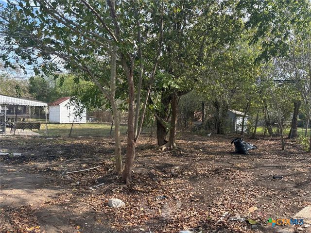 2111 E Red River Street, Victoria, TX 77901