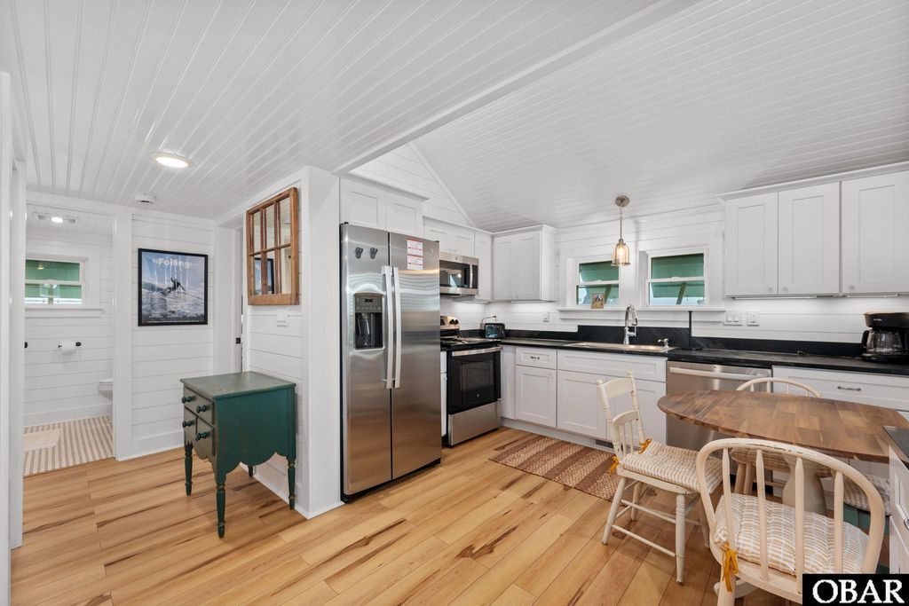 Image 5 of property listing at 104 E Soundside Road, Nags Head, NC 27959