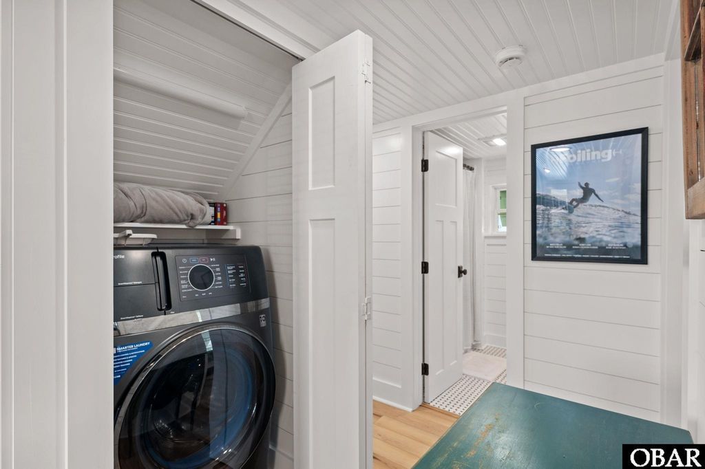 Image 9 of property listing at 104 E Soundside Road, Nags Head, NC 27959