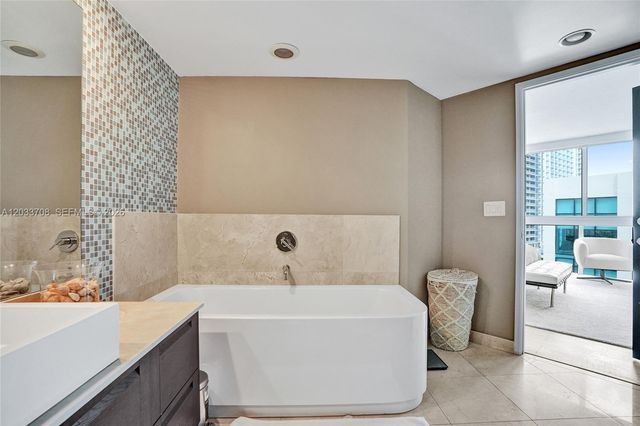 150 Sunny Isles Blvd 1-1601, Sunny Isles Beach, FL 33160
