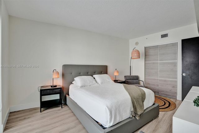 150 Sunny Isles Blvd 1-1601, Sunny Isles Beach, FL 33160