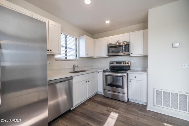 1135 E CHIPMAN Road, Phoenix, AZ 85040