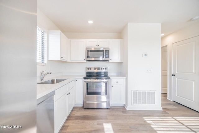 1135 E CHIPMAN Road, Phoenix, AZ 85040