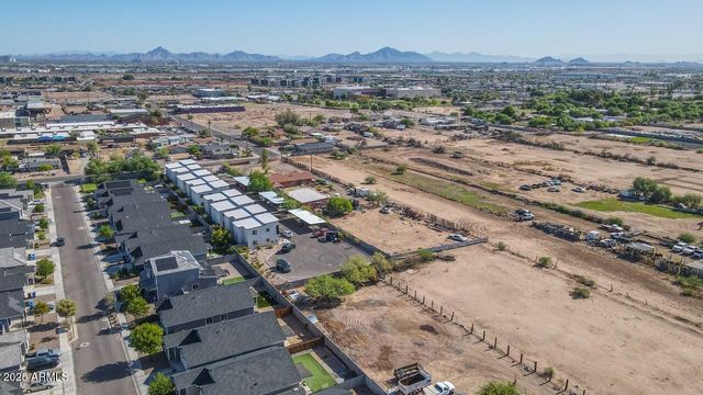 1135 E CHIPMAN Road, Phoenix, AZ 85040