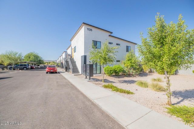 1135 E CHIPMAN Road, Phoenix, AZ 85040