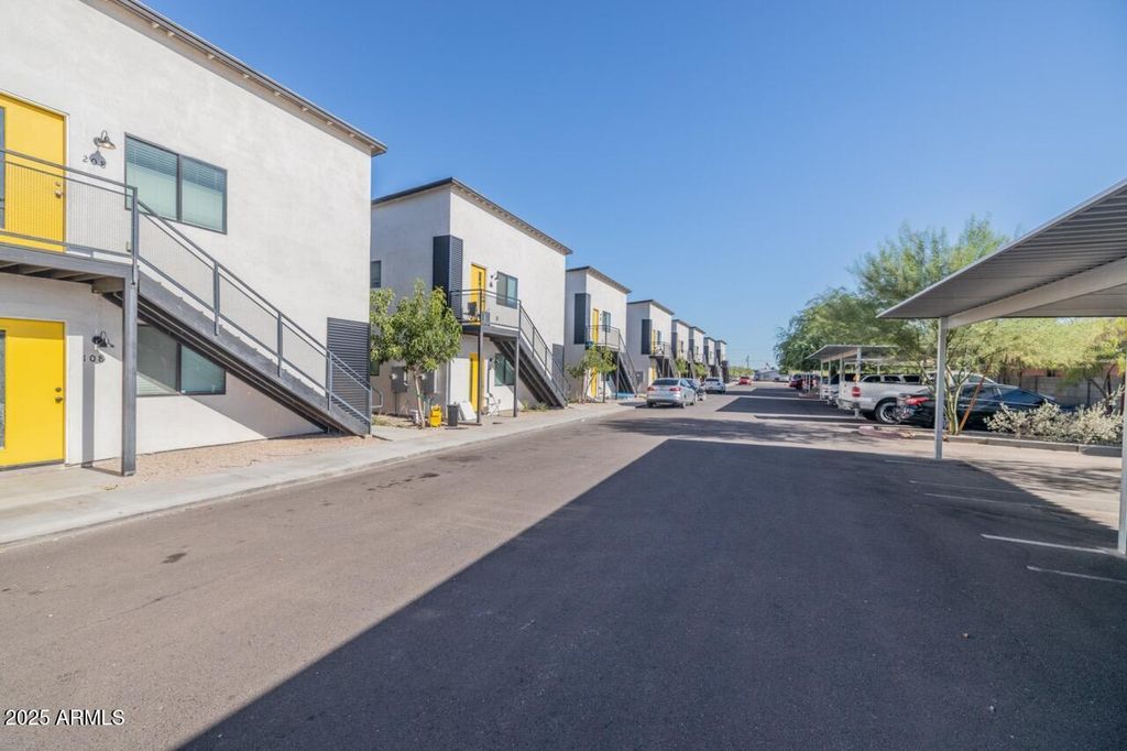 1135 E CHIPMAN Road, Phoenix, AZ 85040