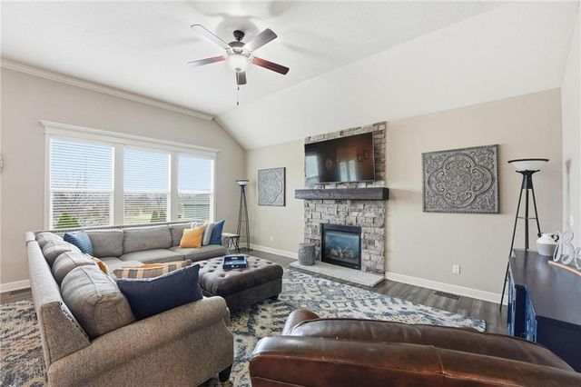 5920 S National Drive, Parkville, MO 64152