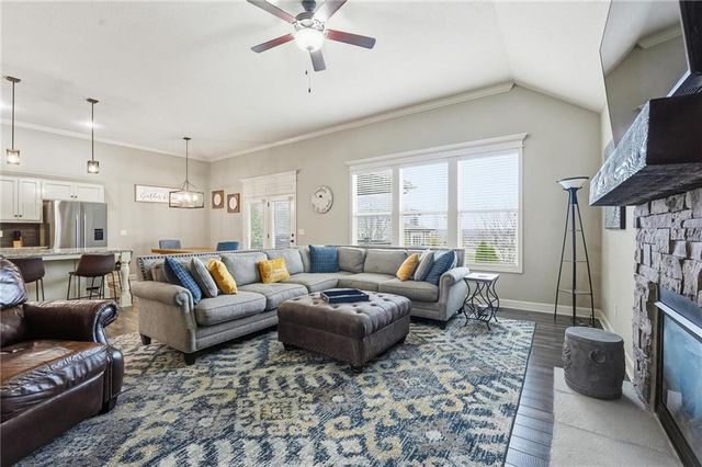 5920 S National Drive, Parkville, MO 64152