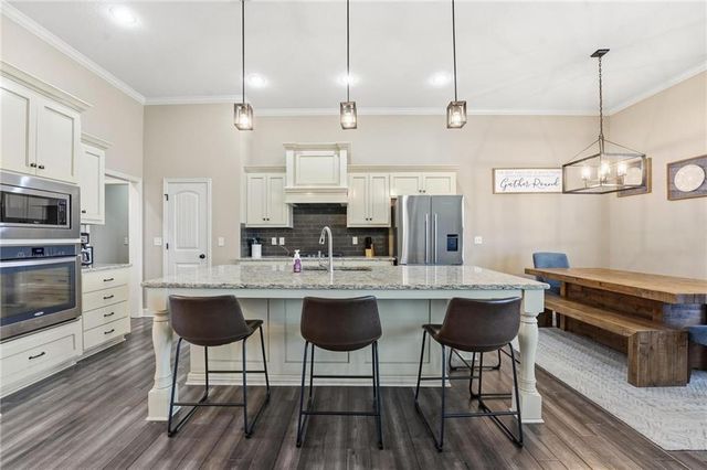 5920 S National Drive, Parkville, MO 64152