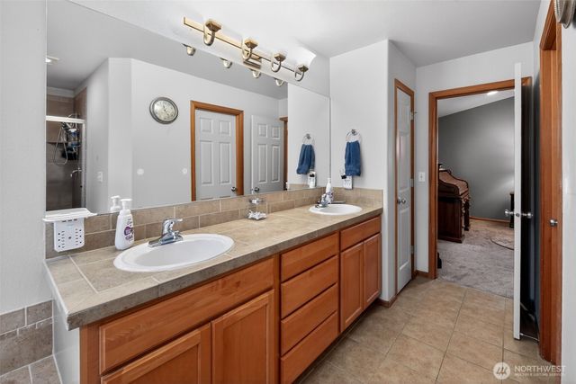 11221 SE 216th Street, Kent, WA 98031