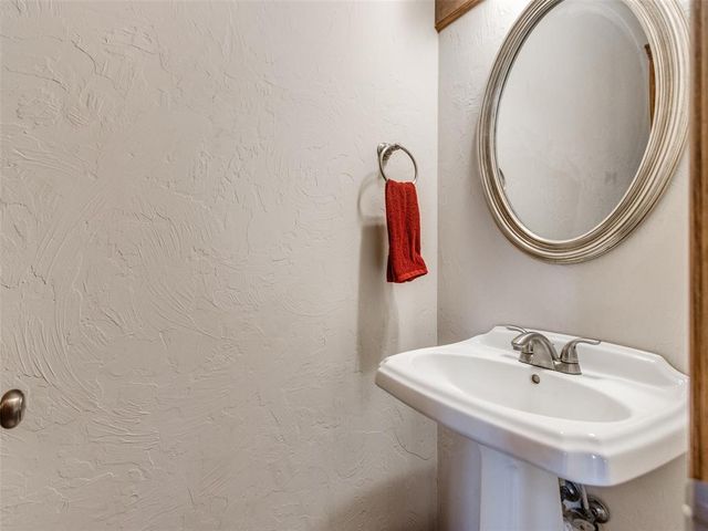 450 Hickory Hill Drive, Choctaw, OK 73020