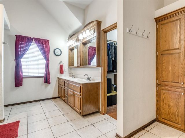 450 Hickory Hill Drive, Choctaw, OK 73020