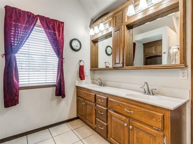 450 Hickory Hill Drive, Choctaw, OK 73020