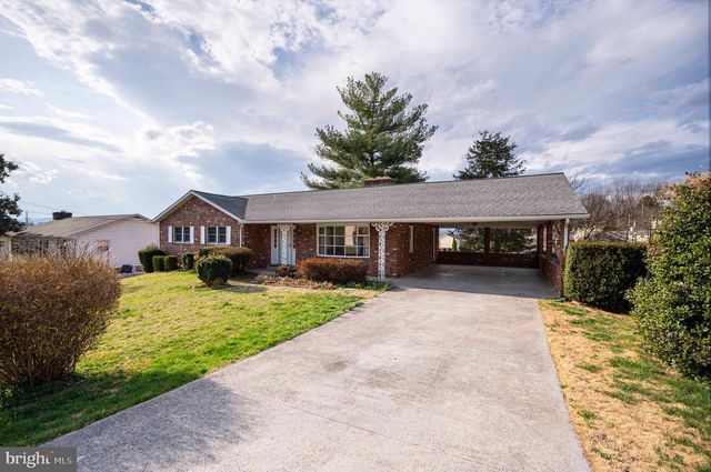 16 GLOUCESTER RD, Front Royal, VA 22630