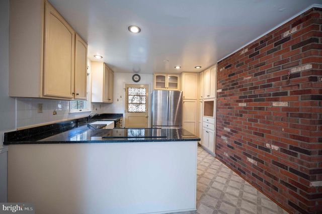 16 GLOUCESTER RD, Front Royal, VA 22630