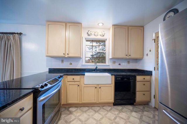 16 GLOUCESTER RD, Front Royal, VA 22630